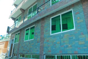 Front of property - Lords Hotel Murree (Murree)