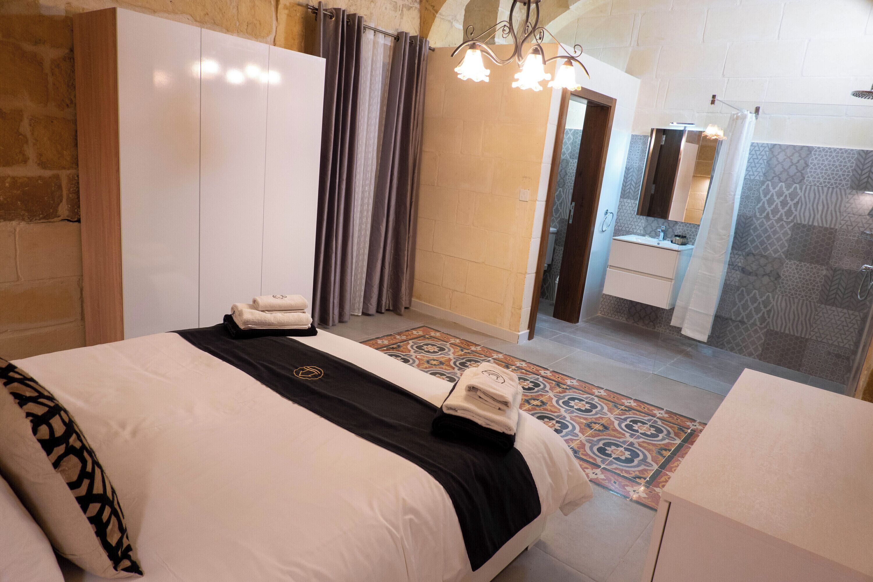 Family House, Multiple Bedrooms (Surwig Gozitan Villa & Pool) | 5 bedrooms, free WiFi, bed sheets
