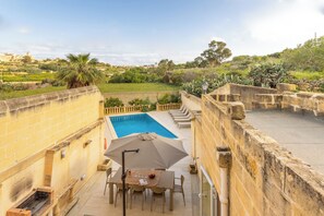 Outdoor pool - Surwig Gozitan Villa & Pool (Kercem)
