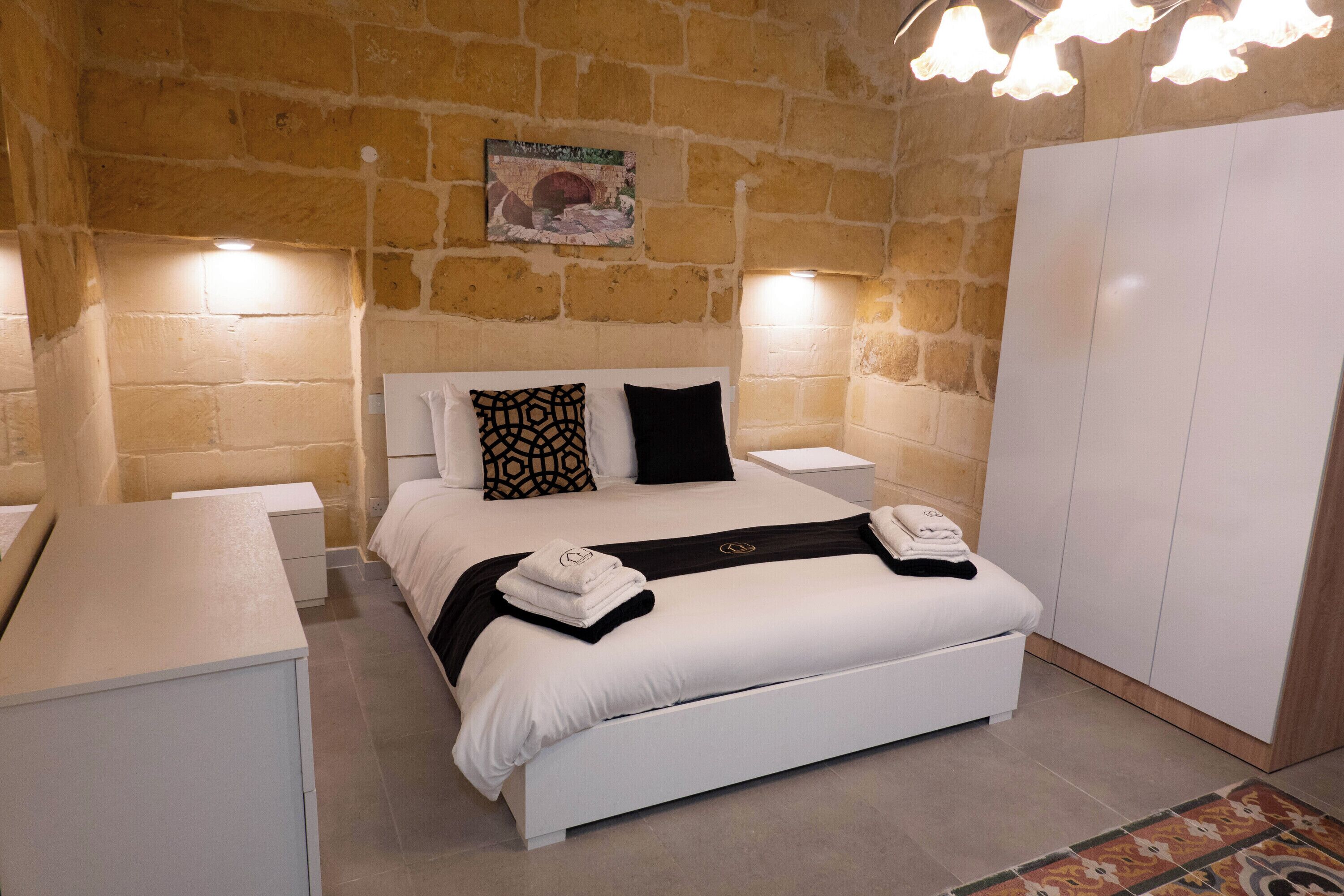 Family House, Multiple Bedrooms (Surwig Gozitan Villa & Pool) | 5 bedrooms, free WiFi, bed sheets