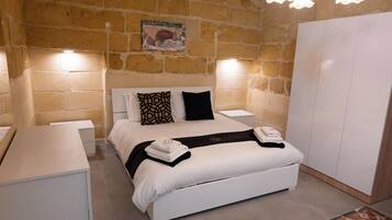 Family House, Multiple Bedrooms (Surwig Gozitan Villa & Pool) | 5 bedrooms, free WiFi, bed sheets