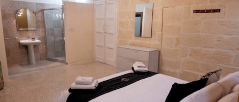 Family House, Multiple Bedrooms (Surwig Gozitan Villa & Pool)
