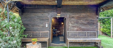 Family Chalet, Multiple Bedrooms (Sweet Dream Cottage) | Outdoor dining