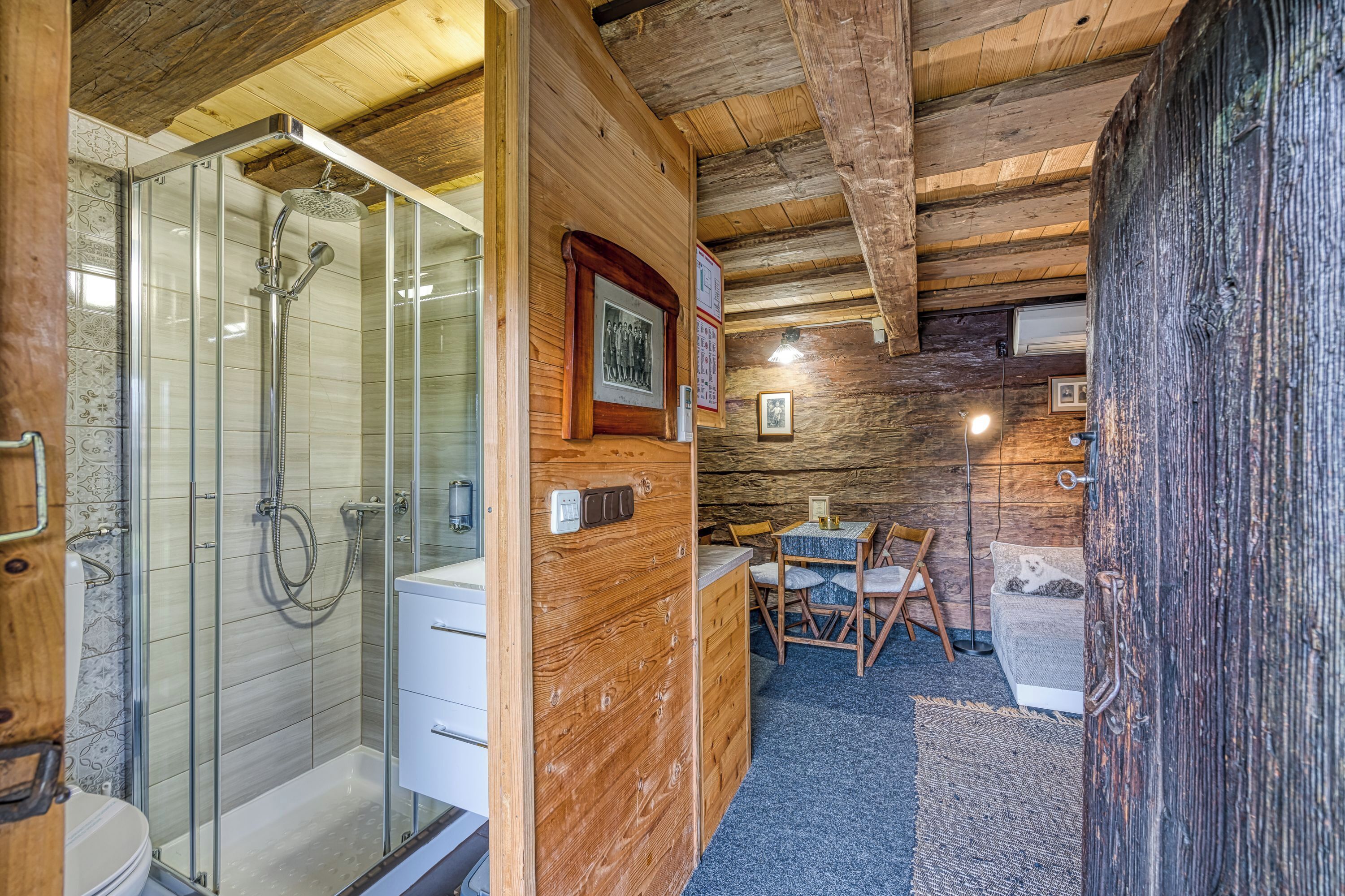 Family Chalet, Multiple Bedrooms (Sweet Dream Cottage) | Bathroom | Shower, towels, soap, shampoo