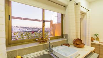 Family Townhome, Multiple Bedrooms, 2 Bathrooms (Sunny Maltese townhouse Madonnina) | Bahagian dalam