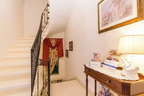 Family Townhome, Multiple Bedrooms, 2 Bathrooms (Sunny Maltese townhouse Madonnina) | Interior