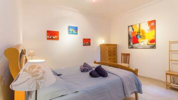 Perhehuoneisto, useita makuuhuoneita, 2 kylpyhuonetta (A Lovely Apart By The Sea Sliema) | 1 makuuhuone, ilmainen Wi-Fi, vuodevaatteet