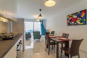 Family Apartment, Multiple Bedrooms, 2 Bathrooms (A Sunny Penthouse Modern 2 bdr -) | Dining