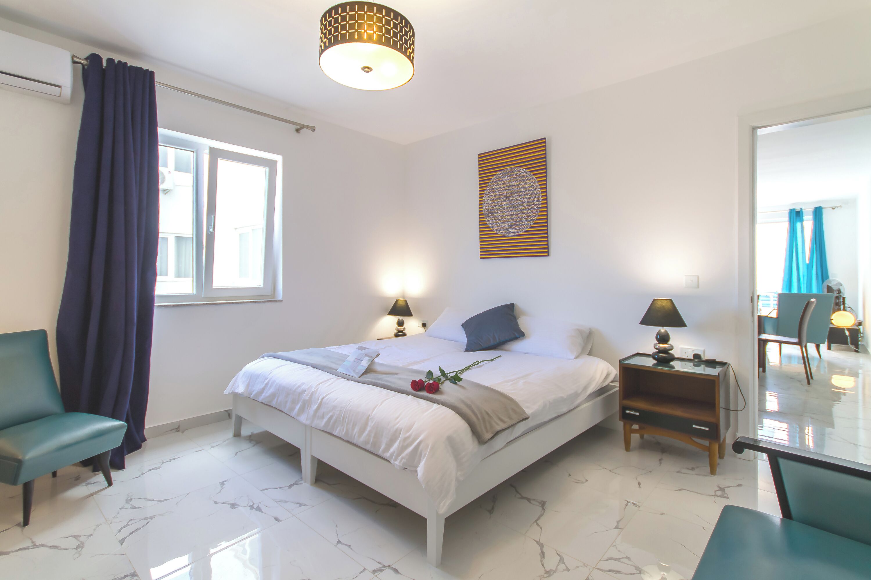 Familienapartment, Mehrere Schlafzimmer, 2 Bäder (A Sunny Penthouse Modern 2 bdr -)