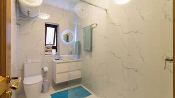Family Apartment, Multiple Bedrooms, 2 Bathrooms (A Magnificent Sunny Seafront Apart) | Bathroom | Combined shower/bathtub, towels, soap, shampoo