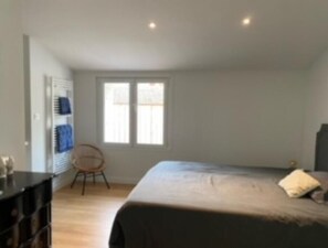 5 soverom, safe på rommet, skrivebord og strykejern/-brett