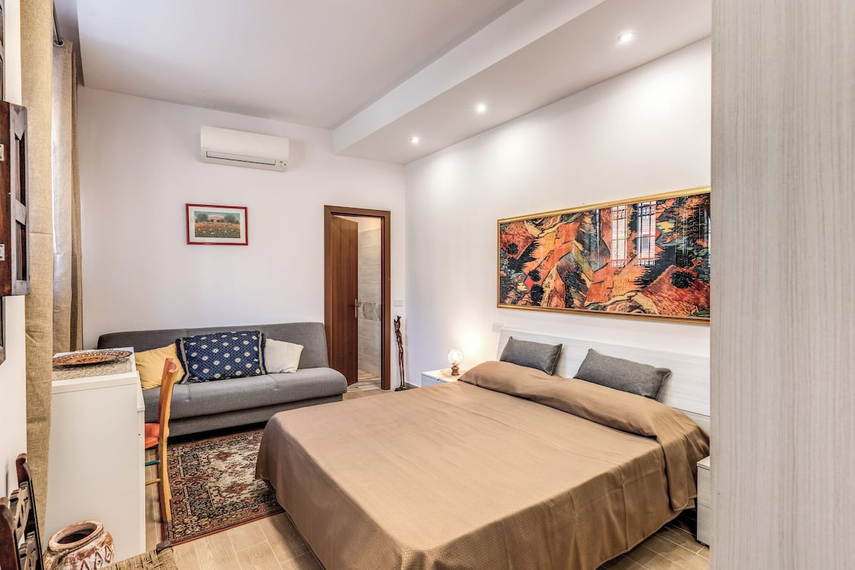 Comfort Triple Room | In-room safe, desk, laptop workspace, blackout curtains
