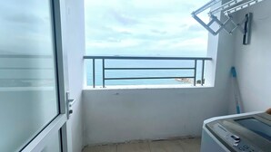 Departamento Deluxe, 3 habitaciones, para no fumadores, vista a la playa | Vista del balcón