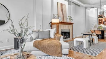 TV, fireplace