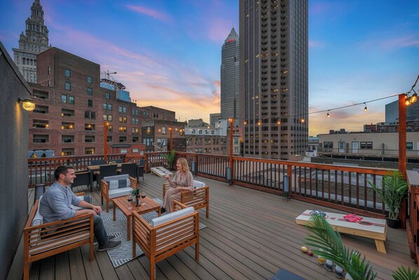 تناول الطعام بالخارج