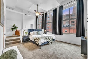 2 habitaciones, escritorio, tabla de planchar con plancha y wifi 