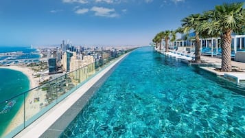 2 outdoor pools