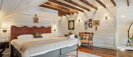 6 bedrooms, desk, iron/ironing board, WiFi