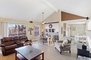 テレビ、書斎 / ワークスペース