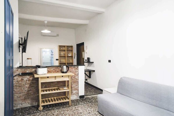 TV, offices - Appartamento dell'Olio 13 - Affitti Brevi Italia (Genova)