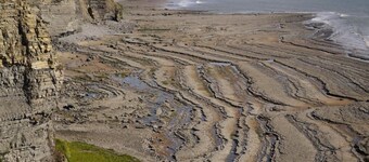 Yellow Welsh Cottage-Coastal Retreat Village View