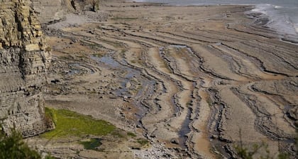 Yellow Welsh Cottage-Coastal Retreat Village View