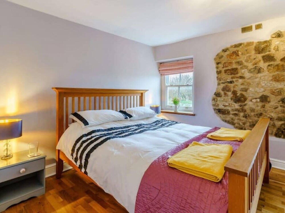 Yellow Welsh CottageCoastal Retreat Village View Saint Brides Major Vrbo