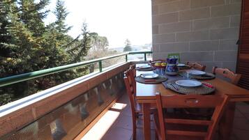 Apartment, 2 Bedrooms, Smoking, Balcony | Outdoor dining