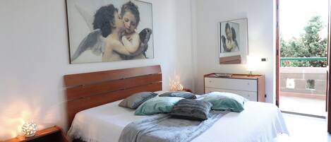 Lejlighed - 2 soveværelser - ryger - balkon | 3 soveværelser