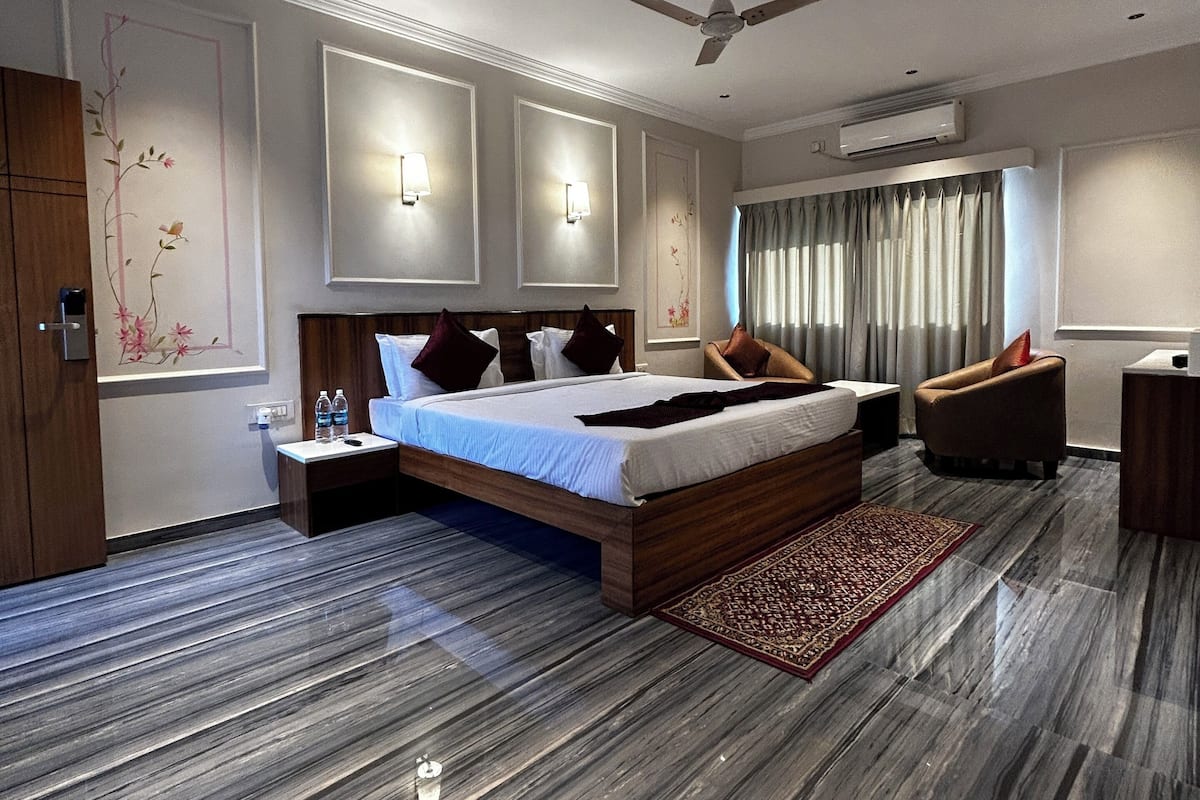 1 bedroom, Egyptian cotton sheets, premium bedding, memory foam beds