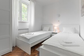 2 bedrooms, iron/ironing board, WiFi, bed sheets
