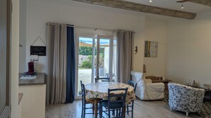 Interior - Cottage in Provence Luberon with swimming pool (Cabrières-d'Avignon)