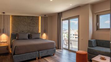 Penthouse Suite with Panoramic View | Soundproofing, free WiFi, bed sheets