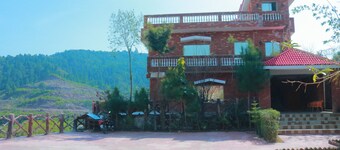 Al Qamar Guest House