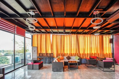 OYO 489 Casa Mia Hotel Suites