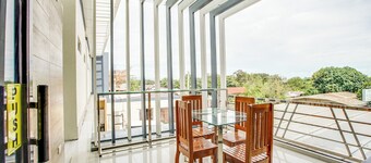 OYO 489 Casa Mia Hotel Suites