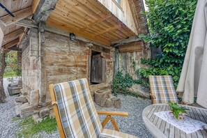 Familienhaus, Mehrere Schlafzimmer (Tiny-Mini Bertl With Hot Tub) | Speisen im Freien
