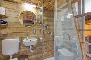 Family House, Multiple Bedrooms (Tiny-Mini Bertl With Hot Tub) | Bathroom | Shower, towels, soap, shampoo - Tiny-mini Bertl With Hot Tub (Ivančna Gorica)