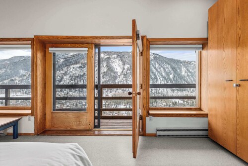 Luxury 4BR Mountain Retreat in Aspen