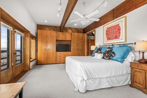 4 室のベッドルーム、デスク、アイロン / アイロン台、WiFi