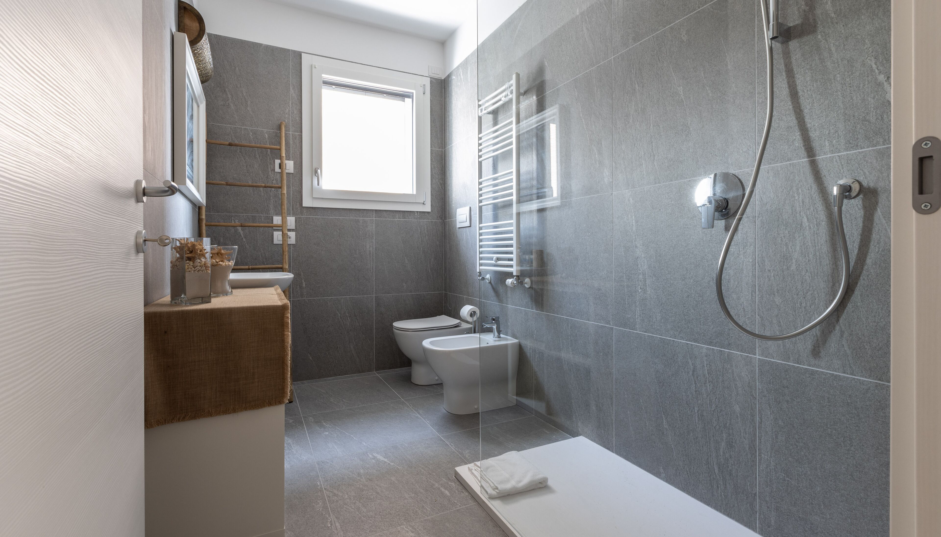 Apartment (1 Bedroom) | Bathroom | Shower, bidet, towels