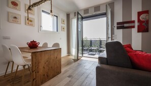 Apartment (1 Bedroom) | Esszimmer