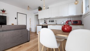 Leilighet (1 Bedroom) | Eget kjøkken | Mikrobølgeovn, ovn, brødrister og høy barnestol