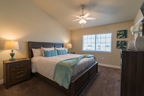 3 Schlafzimmer, Schreibtisch, Bügeleisen/Bügelbrett, Reisekinderbett