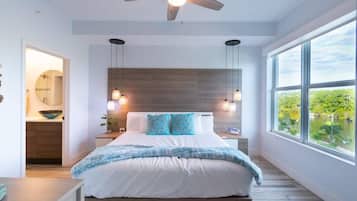 3 bedrooms, desk, iron/ironing board, travel crib