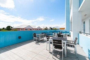 Outdoor dining - Waterfront Stateroom (Merritt Island)
