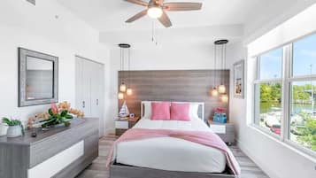 3 Schlafzimmer, Schreibtisch, Bügeleisen/Bügelbrett, Reisekinderbett