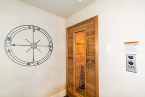 Interior - Stateroom Elite Summa (Merritt Island)