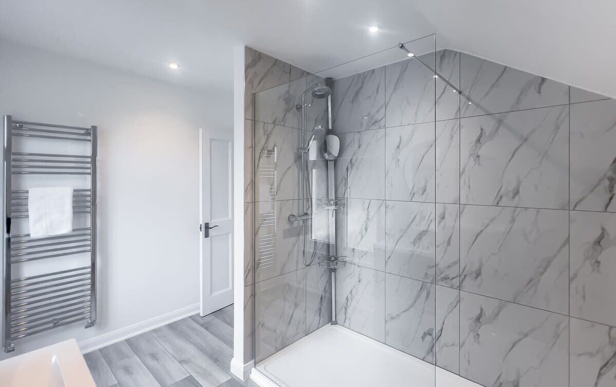 Shower, hair dryer, towels, shampoo