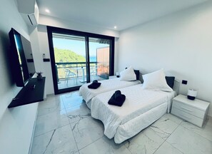 2 bedrooms, iron/ironing board, free WiFi, bed sheets - Apartment with panoramic sea view in Sainte-Maxime. Right in the city centre! (Sainte-Maxime)